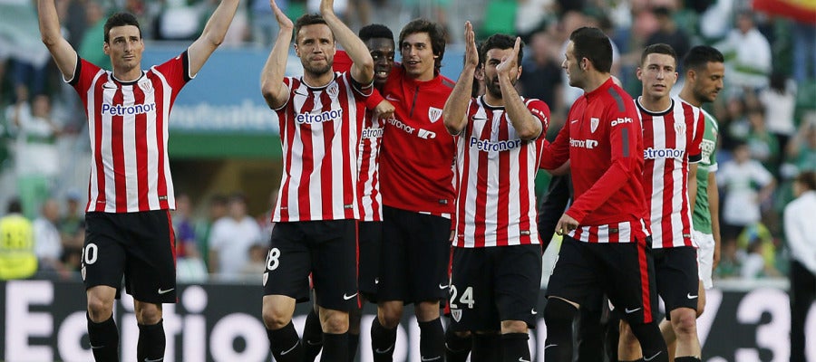 El Athletic celebra el triunfo en Elche El Athletic celebra el triunfo en Elche