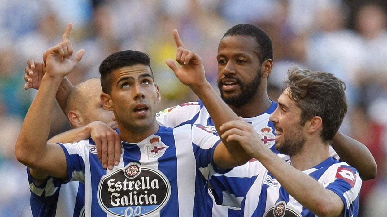 Deportivo 2 - 0 Levante. El Deportivo respira gracias a los goles de Lopo y Juanfran Deportivo 2 - 0 Levante. El Deportivo respira gracias a los goles de Lopo y Juanfran