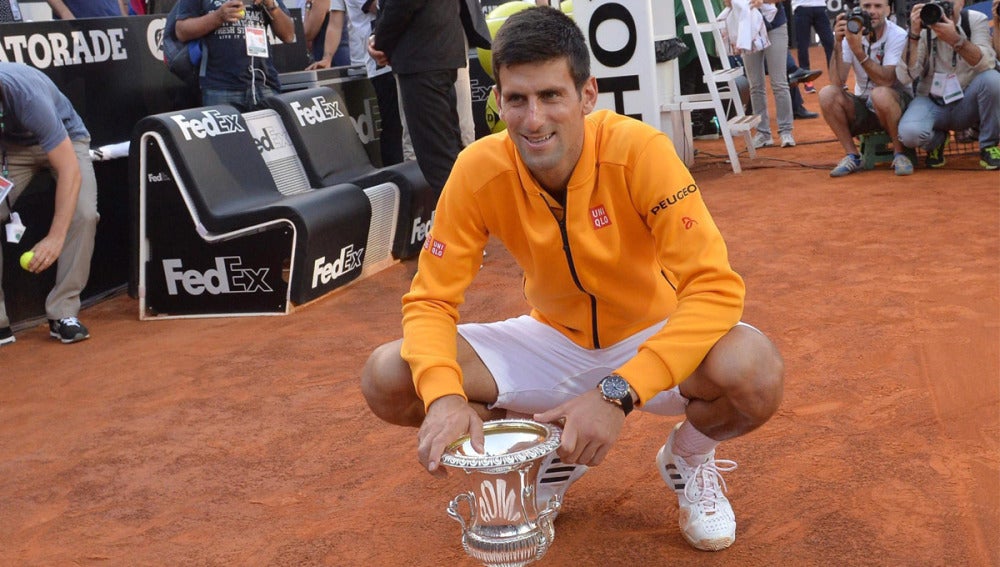 Djokovic vence en Roma