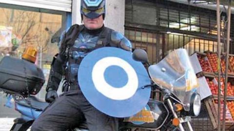  Capit&aacute;n Menganno, el superh&eacute;roe de las calles de Argentina