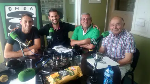 Juanfri A la izquierda Juanfri junto a Julio Rodríguez, 'Coco' Regueira y Antonio Naranjo.