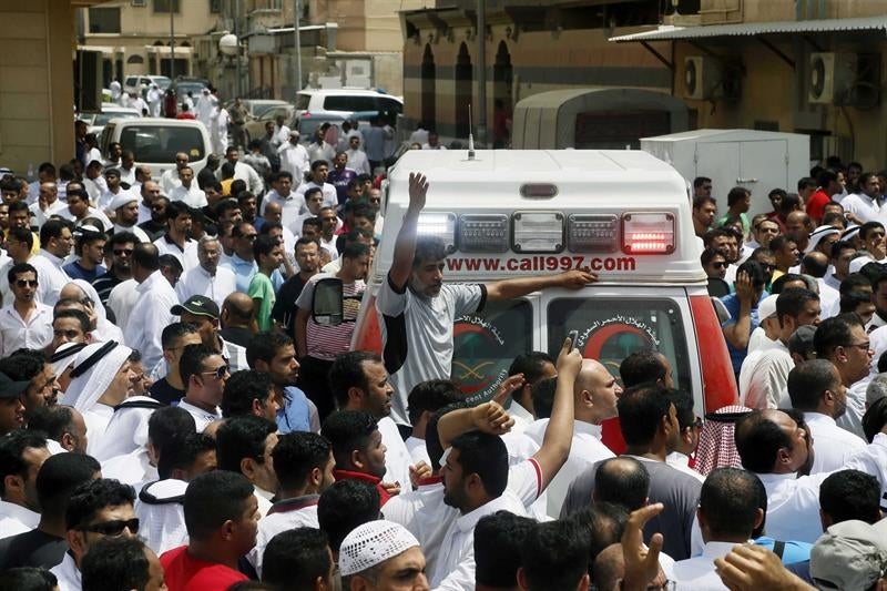 Estado Islámico se atribuye el atentado contra una mezquita en Arabia Saudí Estado Islámico se atribuye el atentado contra una mezquita en Arabia Saudí