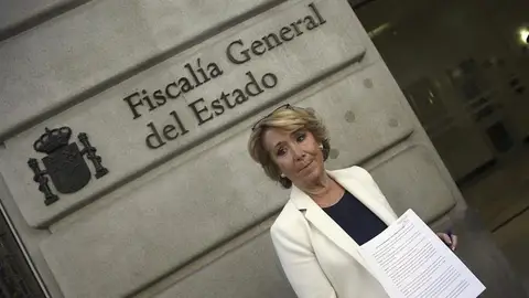 Esperanza Aguirre a las puertas de la Fiscalía General del Estado Esperanza Aguirre a las puertas de la Fiscalía General del Estado