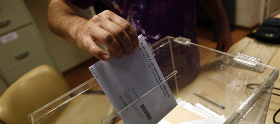 Las urnas citan a más de 35 millones de electores en los comicios más inciertos Las urnas citan a más de 35 millones de electores en los comicios más inciertos