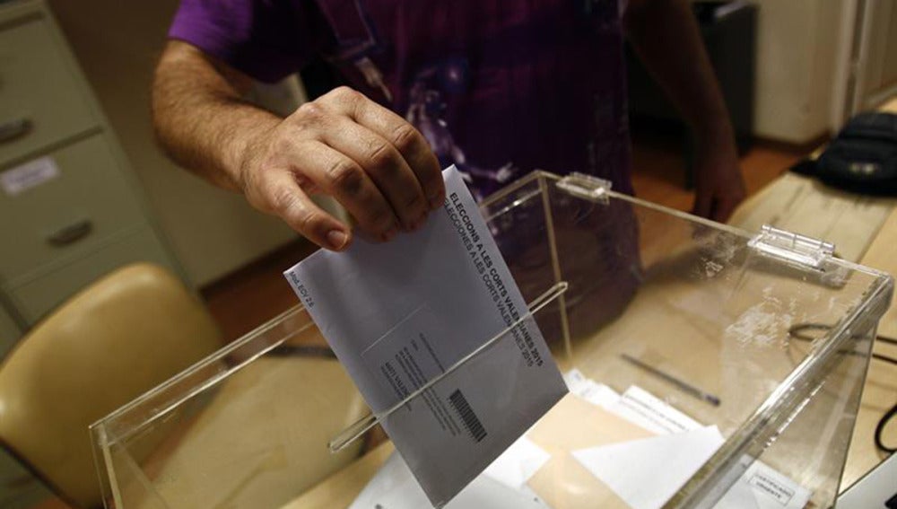 Las urnas citan a más de 35 millones de electores en los comicios más inciertos