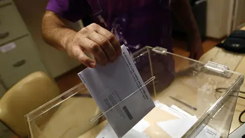 Las urnas citan a más de 35 millones de electores en los comicios más inciertos Las urnas citan a más de 35 millones de electores en los comicios más inciertos