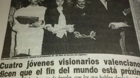 Recorte de periódico: 'Los ángeles de Paiporta' Recorte de periódico: 'Los ángeles de Paiporta'
