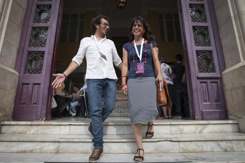 Teresa Rodríguez y José María González, 'Kichi', se desmarcan del reconocimiento de la "nueva República Catalana" Teresa Rodríguez y José María González, 'Kichi', se desmarcan del reconocimiento de la "nueva República Catalana"