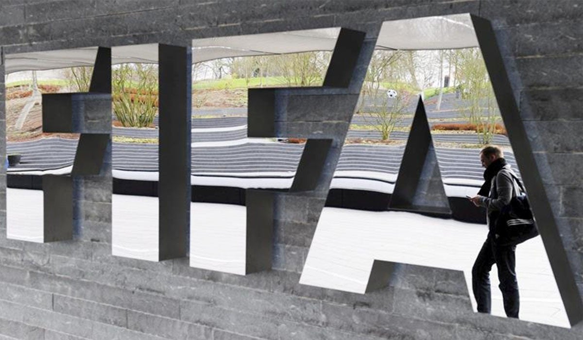 FIFA y UEFA han mostrado su "enorme preocupación" por la situación de la RFEF y viajarán a España para informarse FIFA y UEFA han mostrado su "enorme preocupación" por la situación de la RFEF y viajarán a España para informarse