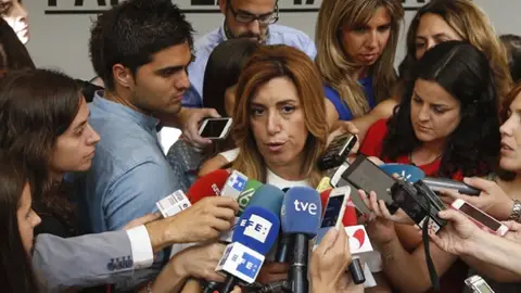 Susana Díaz habla con los medios en Ferraz Susana Díaz habla con los medios en Ferraz