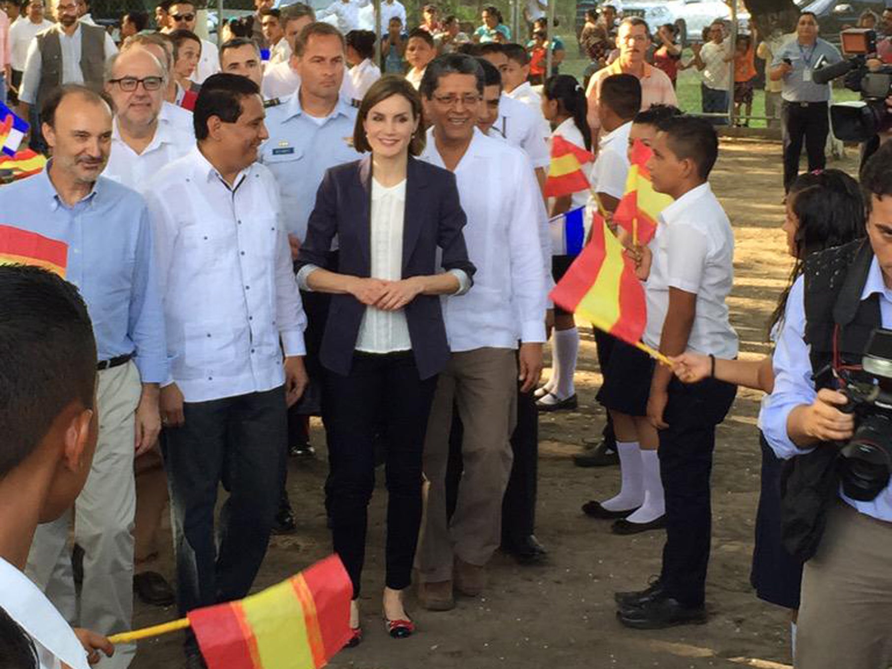 La Reina visita el Centro Cultural Español en la última etapa de su viaje a El Salvador La Reina visita el Centro Cultural Español en la última etapa de su viaje a El Salvador