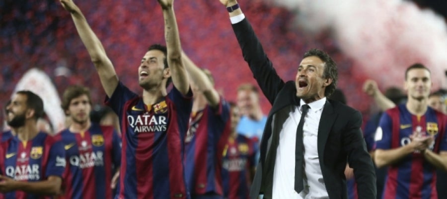 Luis Enrique, de celebración con sus jugadores Luis Enrique, de celebración con sus jugadores