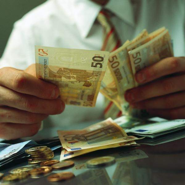 El Gobierno Central avala a Extremadura para endeudarse a corto plazo por 350 millones El Gobierno Central avala a Extremadura para endeudarse a corto plazo por 350 millones