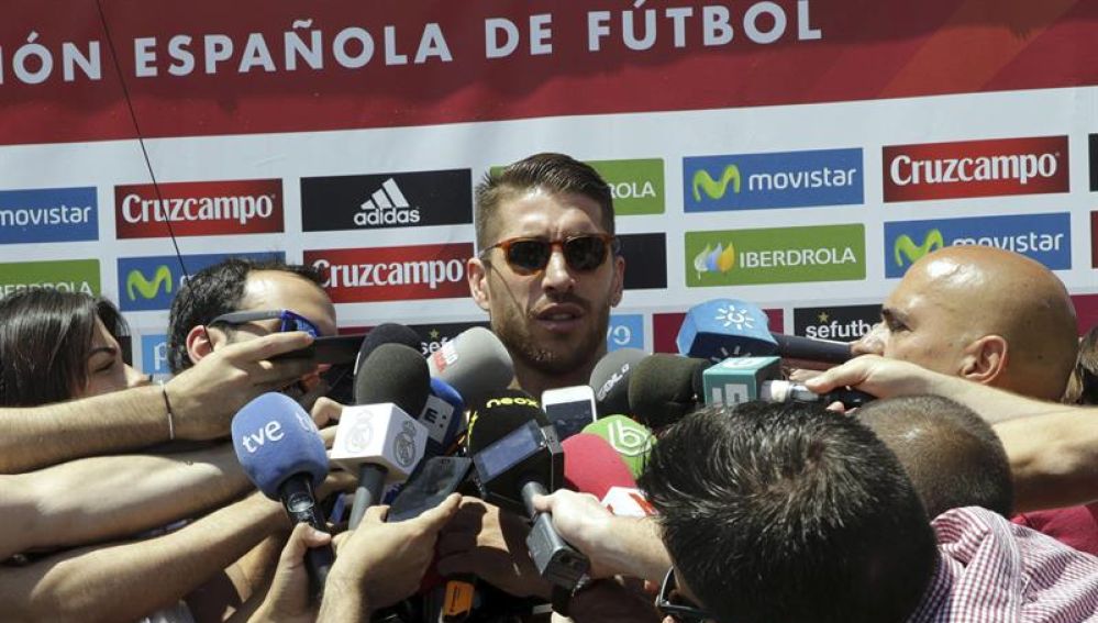 Sergio Ramos atiende a los medios en Las Rozas