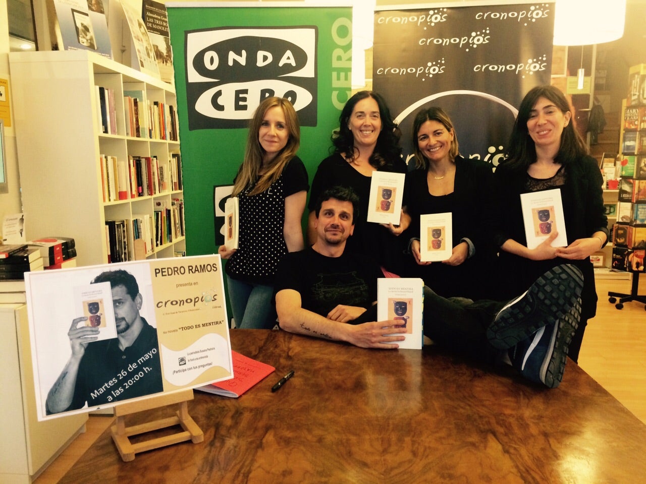 Pedro Ramos presenta a súa última novela "Todo es mentira" Pedro Ramos presenta a súa última novela "Todo es mentira"