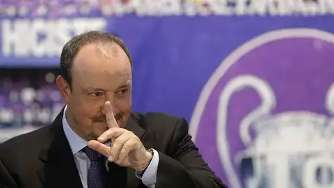 Rafa Benítez emocionado en su presentación con el Real Madrid Rafa Benítez emocionado en su presentación con el Real Madrid