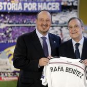 Rafa Benítez junto a Florentino Pérez en su presentación