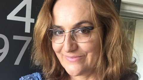 Concha Montes frente al micr&oacute;fono de Onda Cero Marbella