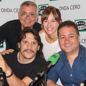 Juan Ramón Lucas con los protagonistas de 'Hablar'