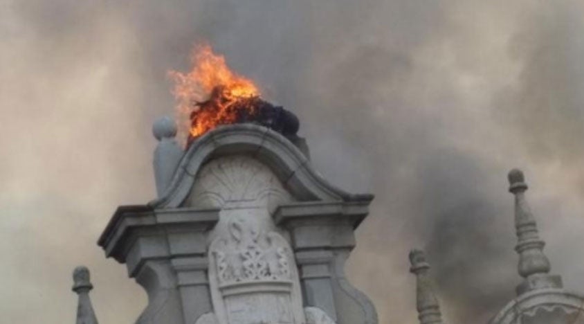 Mesa de Redacción: Unas cigüeñas sobreviven a la destrucción del ayuntamiento de Brunete Mesa de Redacción: Unas cigüeñas sobreviven a la destrucción del ayuntamiento de Brunete
