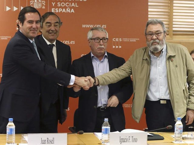 Patronal y sindicatos firman un pacto salarial "pegado a la realidad" Patronal y sindicatos firman un pacto salarial "pegado a la realidad"