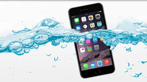 Móvil en el agua Móvil en el agua