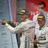 Hamilton celebra su victoria en el GP de Canadá Hamilton celebra su victoria en el GP de Canadá