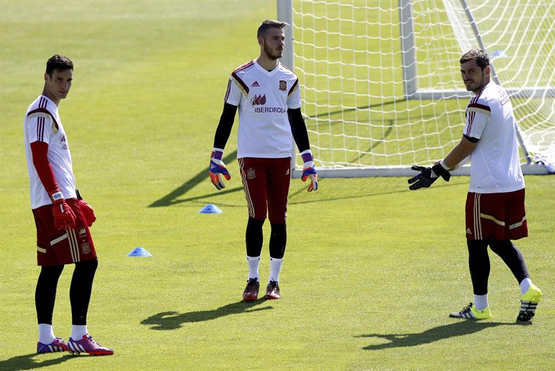 Sergio Rico: "Iker y De Gea se llevan muy bien" Sergio Rico: "Iker y De Gea se llevan muy bien"