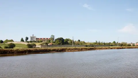 Monasterio de Suesa María José Soto y Esther Cagigas nos ha hablando de la vida monacal