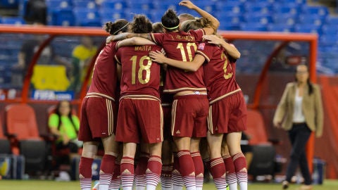 La Selecci&oacute;n espa&ntilde;ola de f&uacute;tbol femenino celebran su primer gol en el Mundial