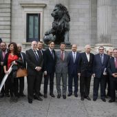 Catalá y García-Margallo con miembros de la comunidad judía española