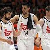 Sergio Llull, Gustavo Ayón y Nocioni al terminar el partido frente al Valencia Sergio Llull, Gustavo Ayón y Nocioni al terminar el partido frente al Valencia