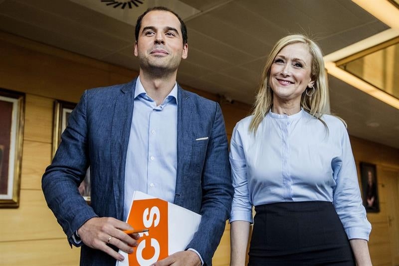 Cifuentes y Aguado firman un primer acuerdo sobre regeneración democrática Cifuentes y Aguado firman un primer acuerdo sobre regeneración democrática