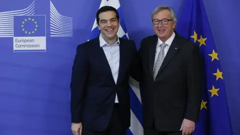 Los presidentes Jean-Claude Juncker, de la Comisión Europea, y Alexis Tsipras, de Grecia, en abril en Bruselas Los presidentes Jean-Claude Juncker, de la Comisión Europea, y Alexis Tsipras, de Grecia, en abril en Bruselas