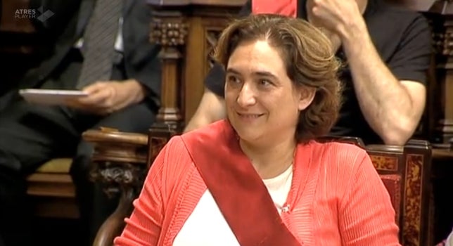 El Satiricón: "Colau retira un anuncio de Coronita por ser demasiado monárquico" El Satiricón: "Colau retira un anuncio de Coronita por ser demasiado monárquico"