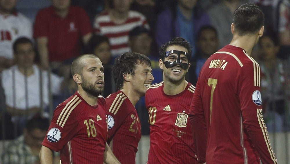 España celebra el gol de David Silva ante Bielorrusia