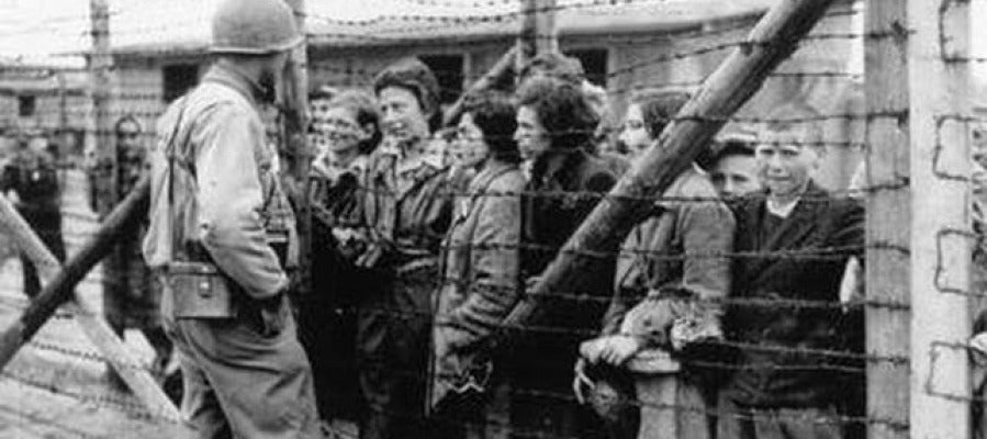 Grupo de mujeres en Mauthausen Grupo de mujeres en Mauthausen