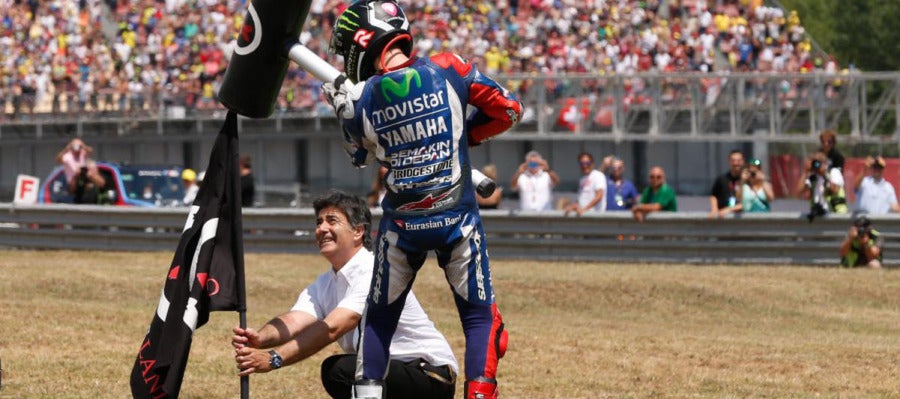 Jorge Lorenzo clava la bandera en el GP de Cataluña Jorge Lorenzo clava la bandera en el GP de Cataluña