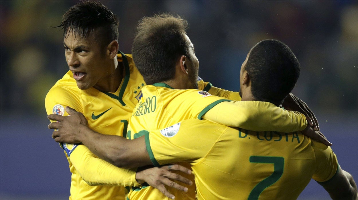 Brasil se aferra a Neymar para salvar los muebles en su debut ante Perú Brasil se aferra a Neymar para salvar los muebles en su debut ante Perú