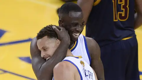 Stephen Curry celebra con Green el triunfo de Golden State ante Cleveland Stephen Curry celebra con Green el triunfo de Golden State ante Cleveland