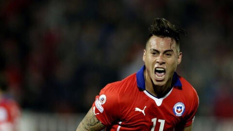 El delantero chileno Eduardo Vargas celebra su gol