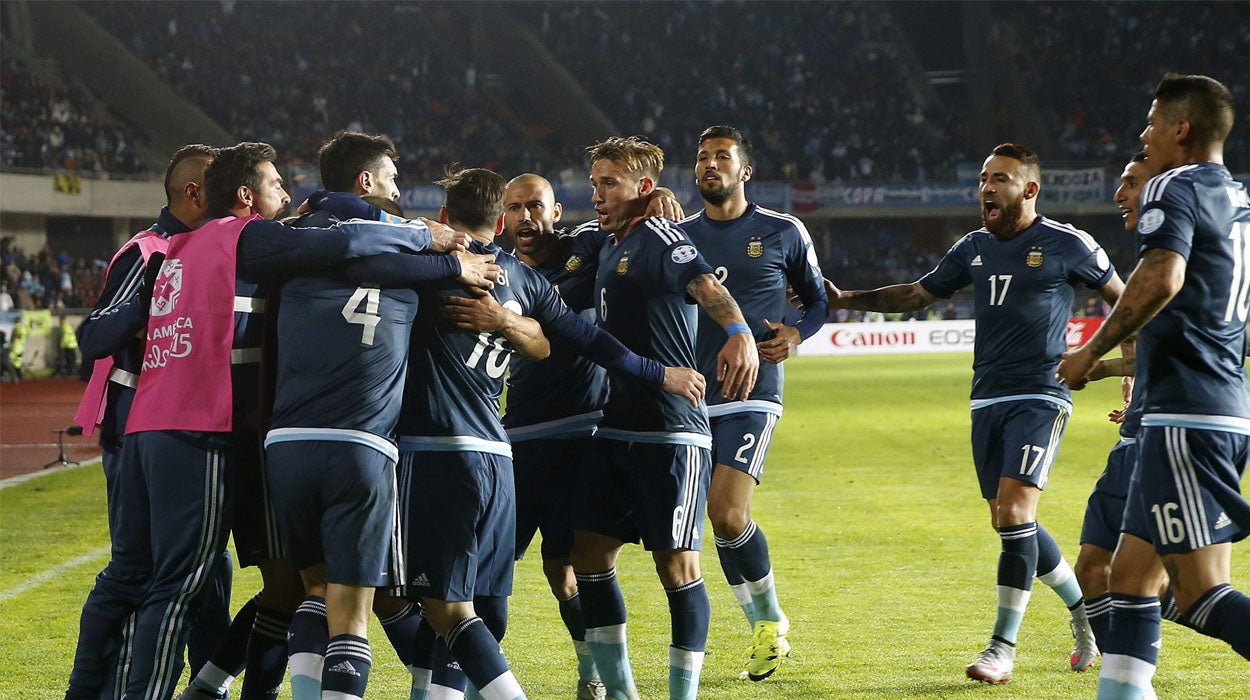 Argentina se acerca a la clasificación tras ganar a un Uruguay rocoso Argentina se acerca a la clasificación tras ganar a un Uruguay rocoso