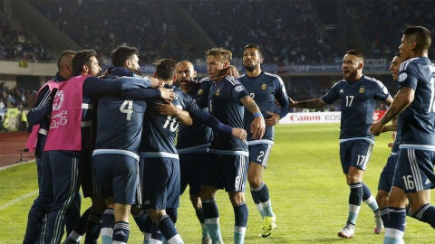 Argentina celebra el gol ante Uruguay