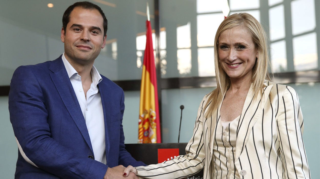 Cifuentes acuerda con Ciudadanos para ser presidenta Cifuentes acuerda con Ciudadanos para ser presidenta