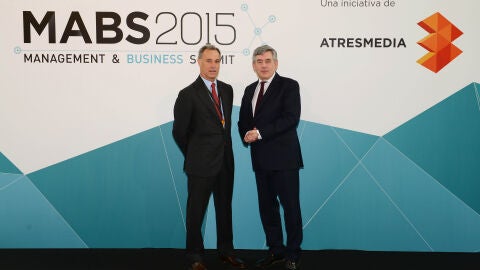 Silvio Gonz&aacute;lez, CEO de Atresmedia, recibe a Gordon Brown