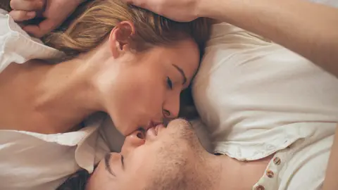 Apunta los beneficios de los besos Apunta los beneficios de los besos