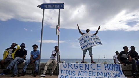 Inmigrantes en la frontera de Francia con Italia