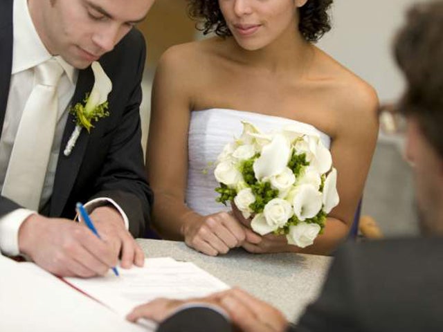 El Congreso aprueba que notarios y secretarios judiciales celebren bodas y divorcios El Congreso aprueba que notarios y secretarios judiciales celebren bodas y divorcios