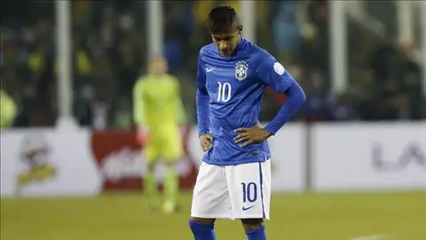 Neymar se lamenta de una ocasión fallada Neymar se lamenta de una ocasión fallada