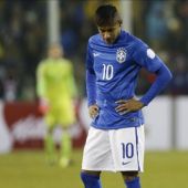 Neymar se lamenta de una ocasión fallada